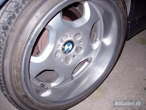 BMW 525 * SOLGT* - Sådan ser fælger ud når man ikke lader damen bruge bilen :-P billede 9