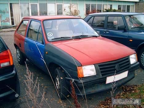 Opel Corsa 1.0 LS - Sådan så bilen ud, da jeg købte den. en rigtig "fastelavnsbil" billede 6