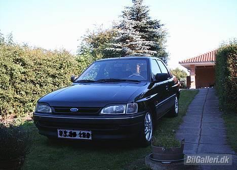 Ford Escort 1,8i CLX - Med nye org Ford alu-fælge billede 7