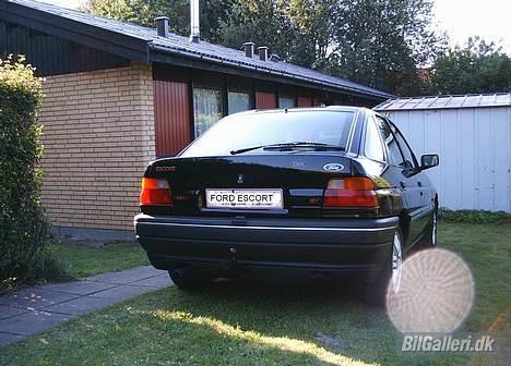 Ford Escort 1,8i CLX - Med nye org Ford alu-fælge billede 8