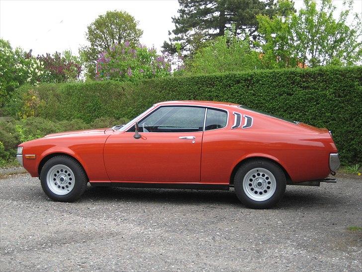 Toyota Celica 2000 Liftback - Gråvejrsdag i Maj, vasket & poleret, klar til sin 35. sæson & debut som veteranbil billede 3