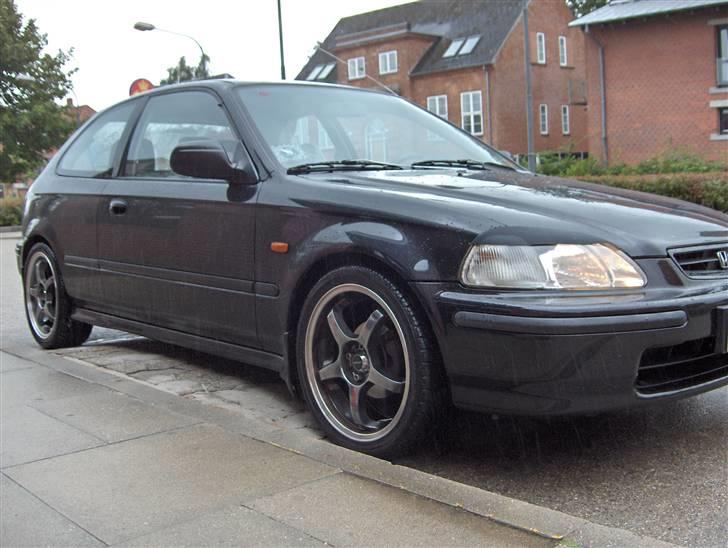 Honda Civic EJ9 1,4 iS *Solgt* - Bedre kan den næsten ikke stå med standarddæmpere og sænkningsfjedre. billede 15