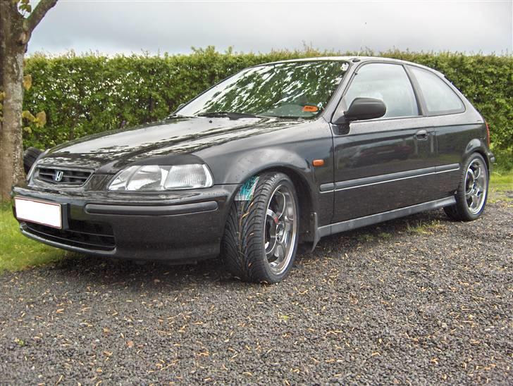 Honda Civic EJ9 1,4 iS *Solgt* - Hele bilen set skråt forfra. billede 16