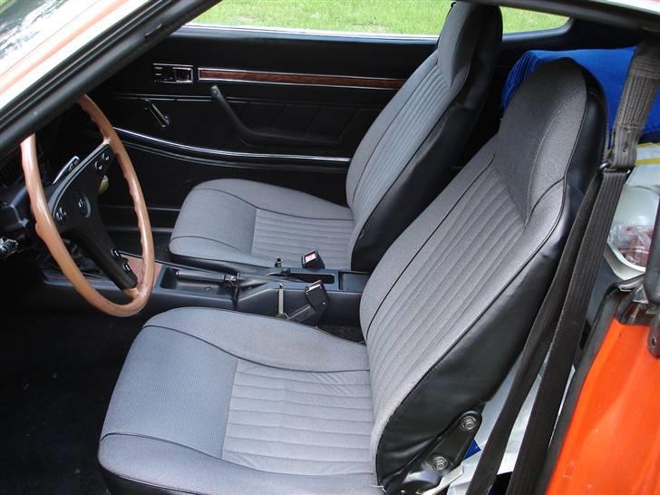 Toyota Celica 2000 Liftback - Kabinen er fuldstændig intakt og kunne godt gå for kun at være 4-5 år gammel billede 5