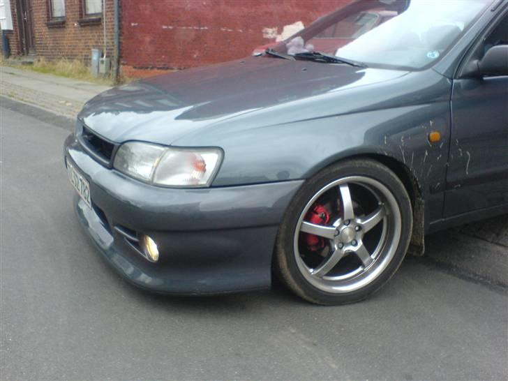 Toyota Carina E Turbo (SOLGT) - så blev den sænket snyder godt nok lidt da den holder i indkørslen billede 3