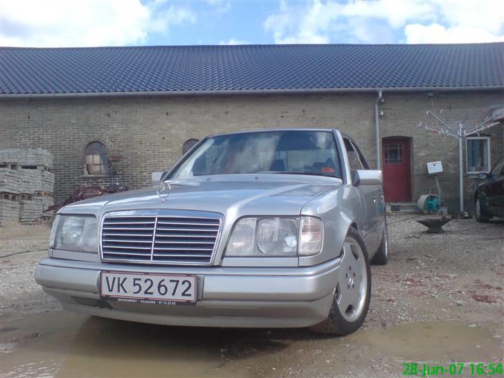 Mercedes Benz 230 e solgt - syntes bar den er flot billede 3