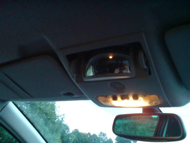 Ford Focus C-MAX GHIA.. - Lille spejl så man kan holde øje med ungerne bagi.. I hvidpladet biler altså.. billede 18