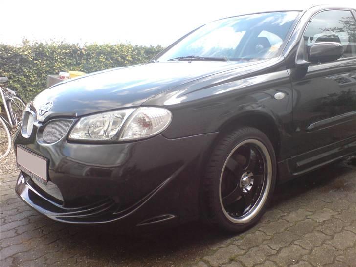 Nissan Almera - Så røg lygtemaskeringen. Det pyntede lidt på den billede 9