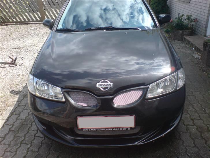 Nissan Almera - Dejligt med en nyvasket bil billede 10