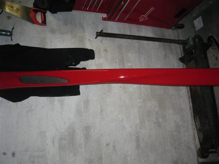 Opel Corsa1,4 Sport SE (SOLGT) - Så blev sideskørterne Røde så skal de bare monteres billede 7