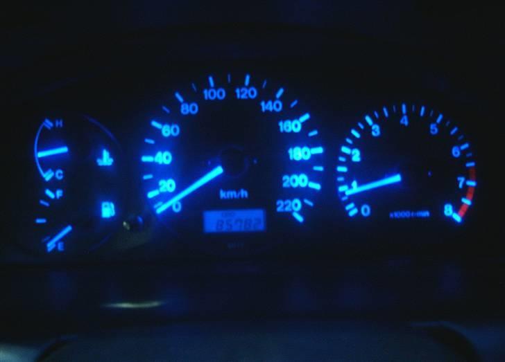 Mazda 323 BA Sedan Solgt billede 14