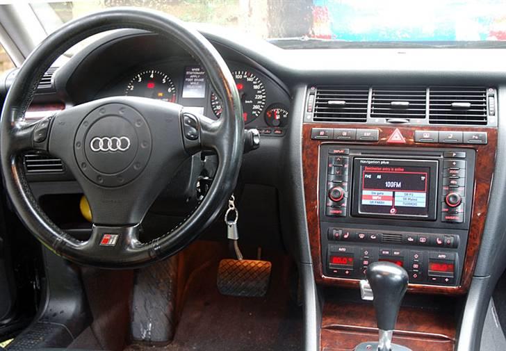 Audi A8  4,2 Quattro billede 9