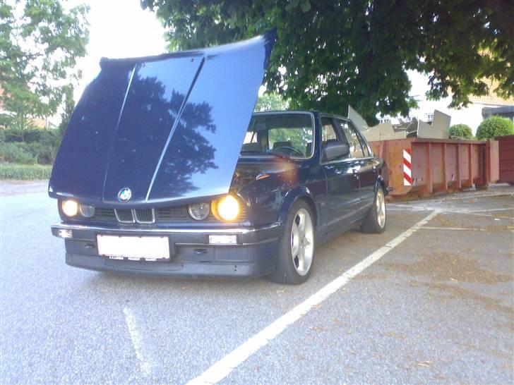 BMW E30 320i 'Byttes til touring' billede 1