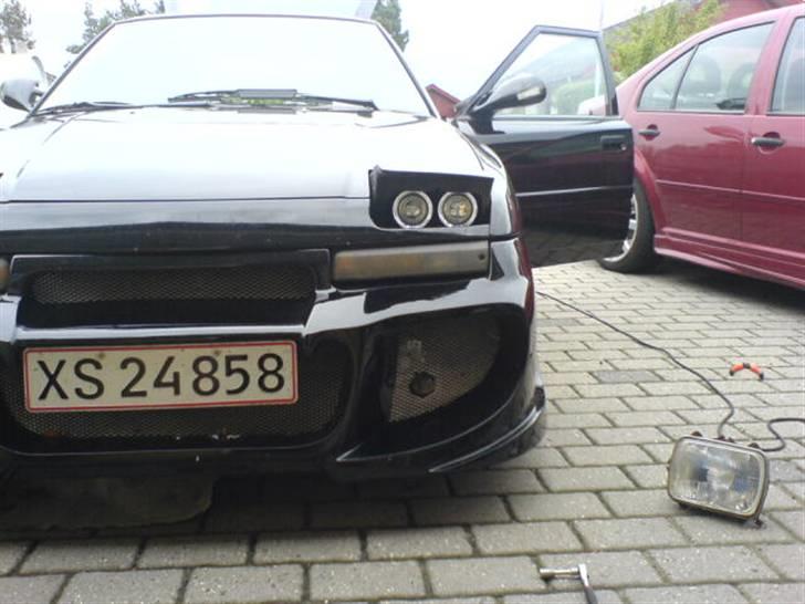 Mazda 323f SOLGT billede 2