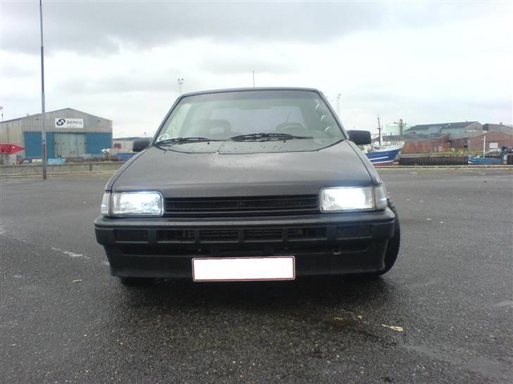 Toyota Corolla GT SC *SOLGT* - "Facelift" af fronten, gitter pillet ud i de 4 midterste huller - resten malet sort - nr.plade rykket ned så IC får alt luft den kan :) billede 18