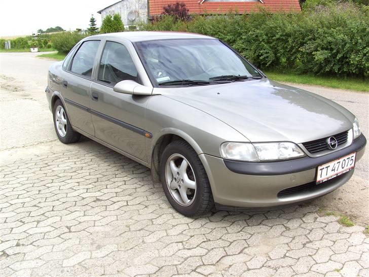 Opel vectra 1,7 TD (SOLGT) billede 5