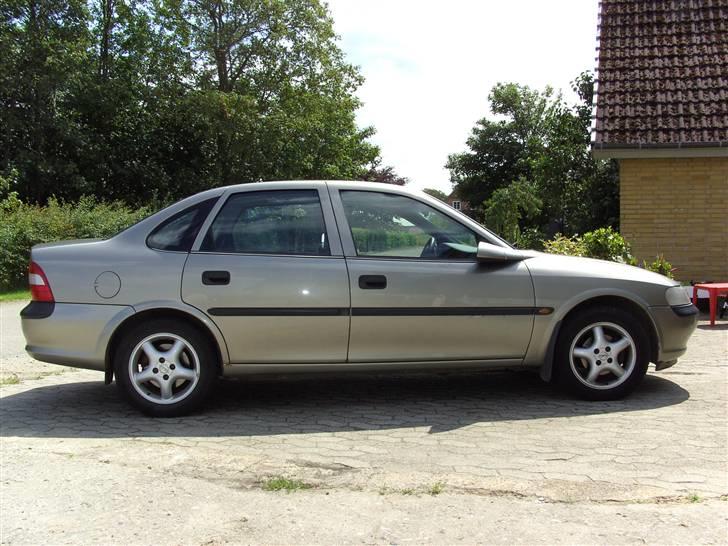 Opel vectra 1,7 TD (SOLGT) billede 7