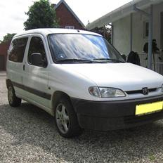 Peugeot Partner. Total skadet