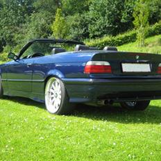 BMW 325i Cabriolet
