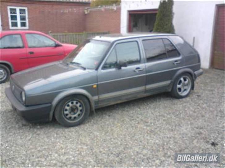 VW Golf 2 1.6 GTD (solgt) - ja, den står fin af en 86´er at være billede 1