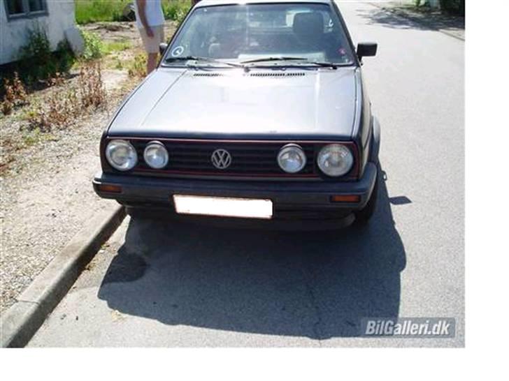 VW Golf 2 1.6 GTD (solgt) - forenden, skal der bestemt laves noget ved! billede 2