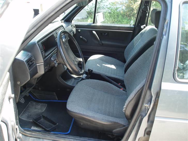 VW Golf 2 1.6 GTD (solgt) - ja, gyselige sæder det må man da sige!?? men nu er der kommet andet betræk over sæderne, så de er pænere nu (desværre ingen billeder) billede 4