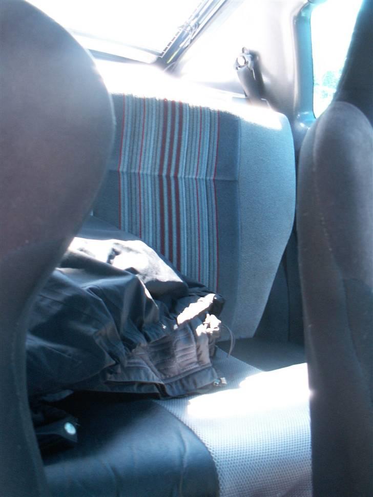 Opel Kadett 1.3 S - Rimelig grimme bagsæder billede 17