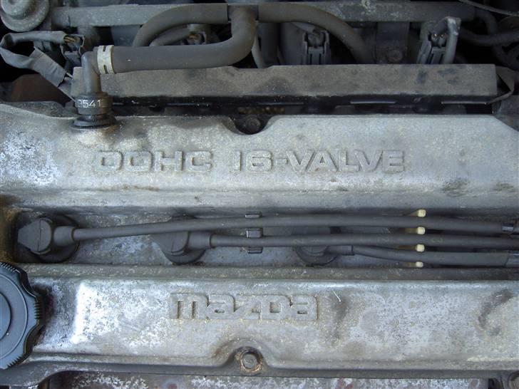 Mazda 323 - dejlig motor billede 4