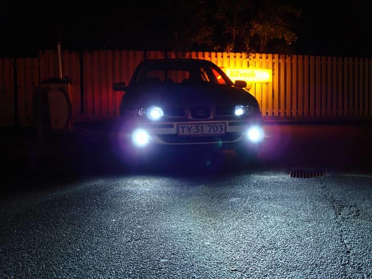 Seat leon * solgt * - nat billed med xenon i tågelygterne og positionslys billede 12