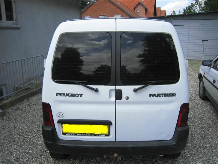 Peugeot Partner. Total skadet - Bagruder. Med kun 5% lys gennemgang. SORT billede 9