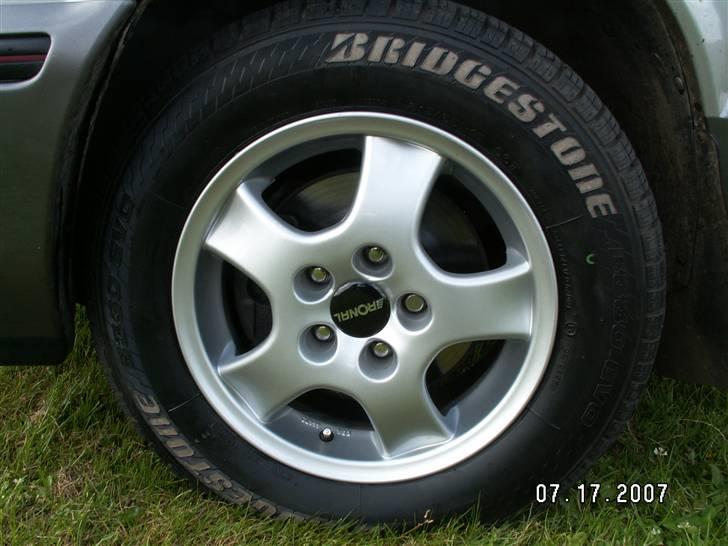 Chrysler Voyager SE van SOLGT - Alu 215/65R 15" billede 7