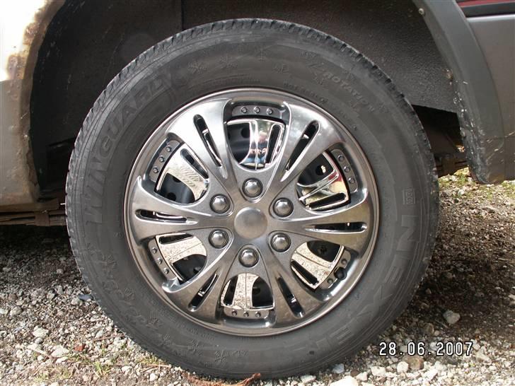 Chrysler Voyager SE van SOLGT - Stål 205/65R 15" med spinders billede 8