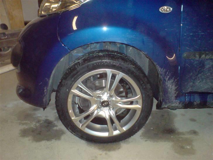 Peugeot 107  {SOLGT} - Gamle fælge close up billede 6