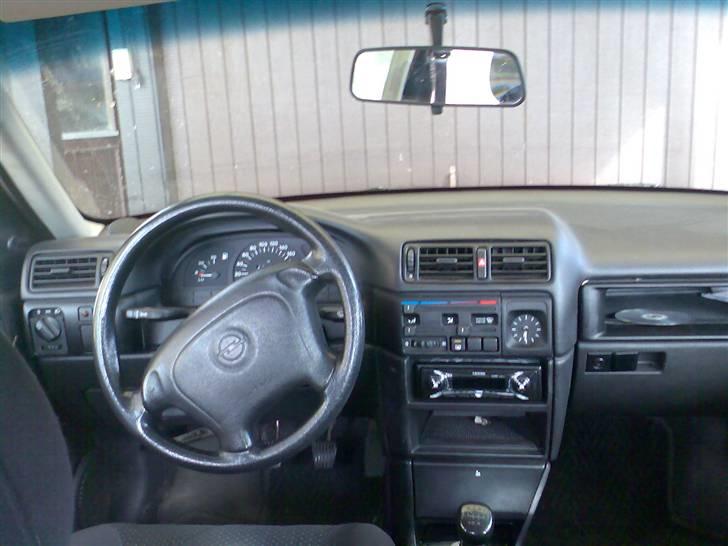 Opel vectra 1,8i billede 9