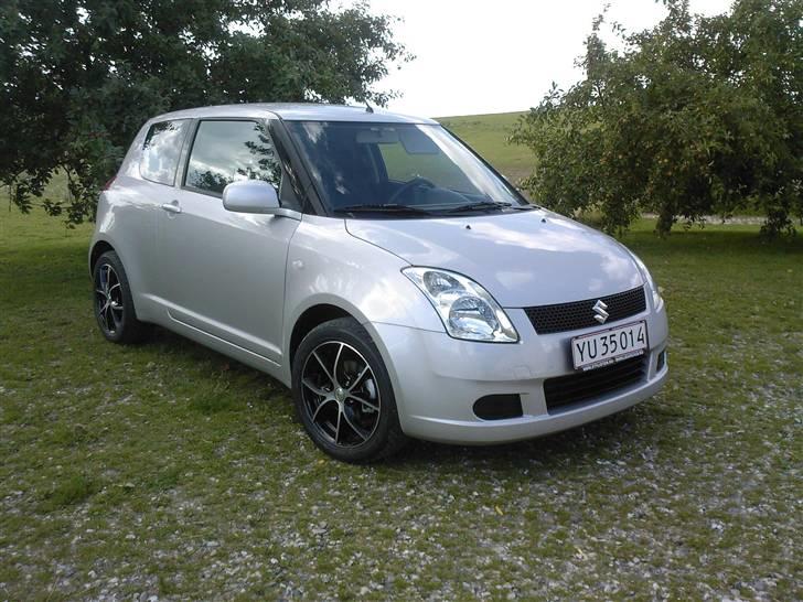 Suzuki Swift GL-A 3-d Aut (SOLGT - Min lille dyt billede 1
