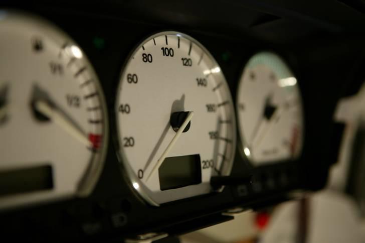 VW VW Multivan Camper - hvide urskiver og Aluringe det var bare alm. sort inden jeg gik igang billede 12