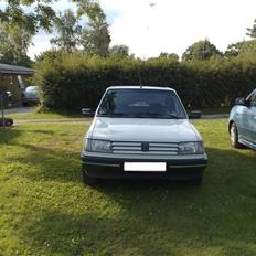 Peugeot 309