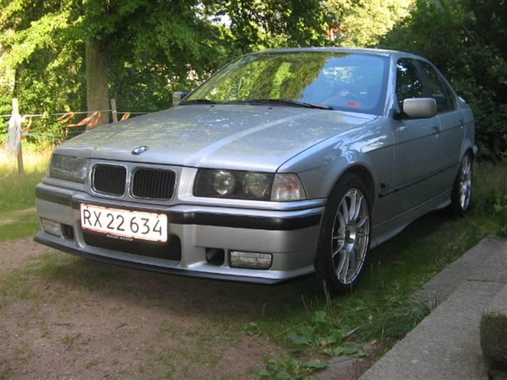 BMW 323 i billede 3