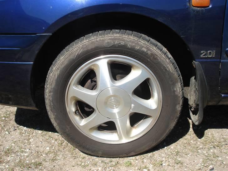 Nissan Primera 2,0i SE(SOLGT) - Dejlig store 15" alu fælger billede 2