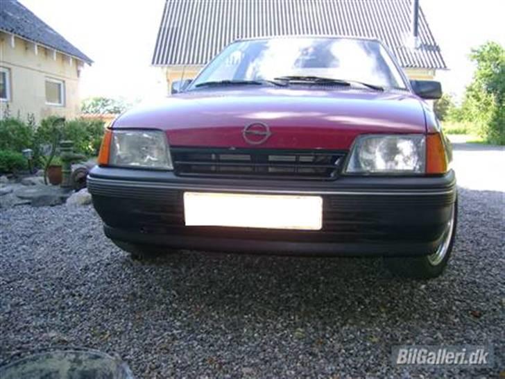 Opel kadett e   solgt og død - nye kofanger billede 13
