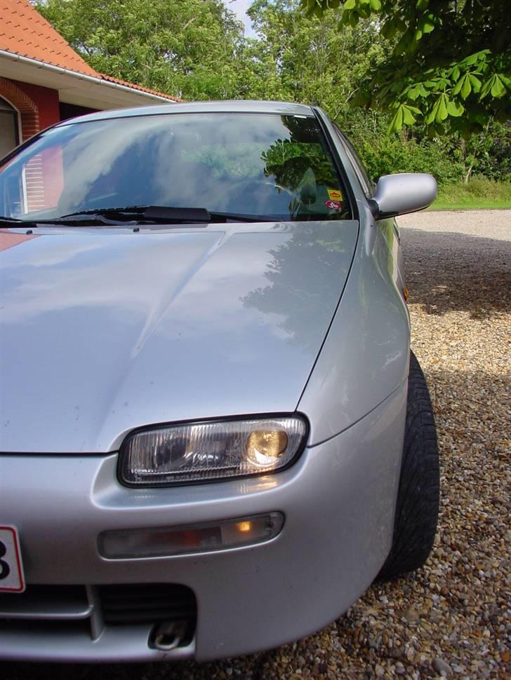 Mazda 323 F - Smadret :'( billede 4