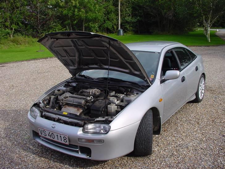 Mazda 323 F - Smadret :'( billede 14