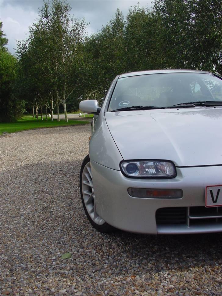 Mazda 323 F - Smadret :'( billede 15