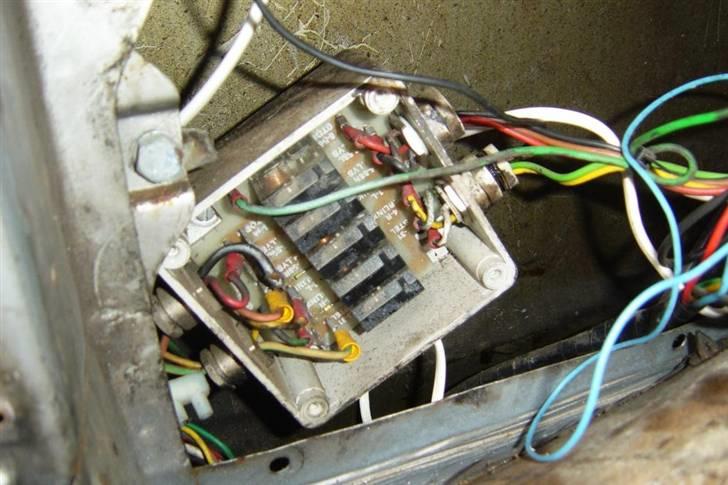 Nissan Patrol 3,3 TD (SOLGT.) - Boks til anhængerstik ved siden af omformeren. Er det den det er galt med???? billede 10