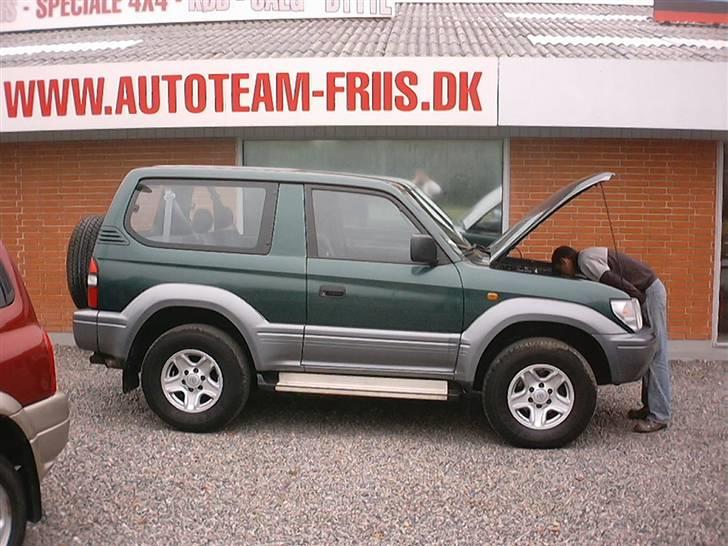 Toyota Landcruiser GX90 - hmm... Henning (æling) roder i mit motor rum.... Ikke godt billede 10