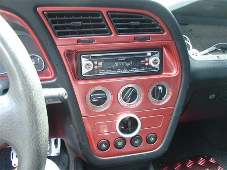 Peugeot 306 TD - Indfarvet, auto gauge turbo måler og ny plade fra metalmonkey bag "heater" billede 9