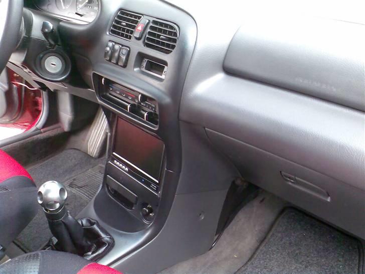 Mazda 323C Project Bil...SOLGT - indvændig færdige billede med inbyget skærm og dvd i handskerummet... billede 19