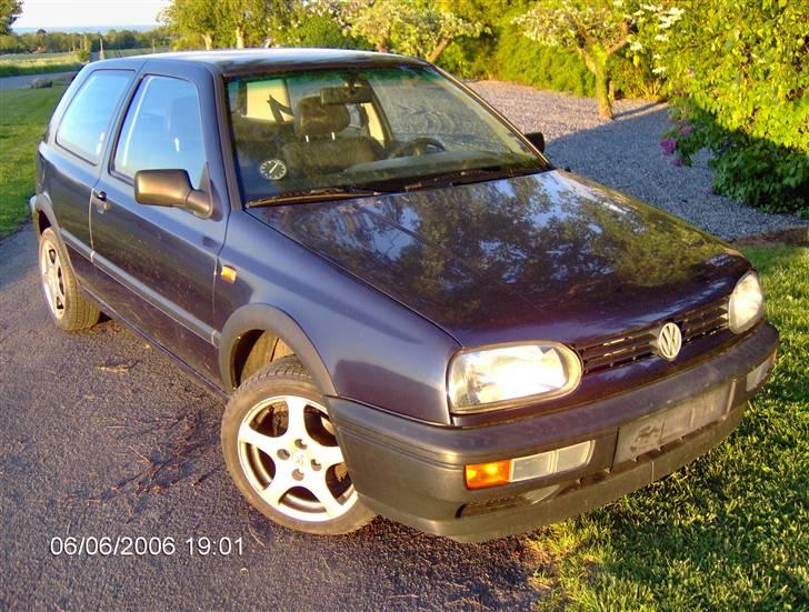 VW Golf 3 - Som det var da jeg købte den. Den. 06-06/2006 ;D billede 6