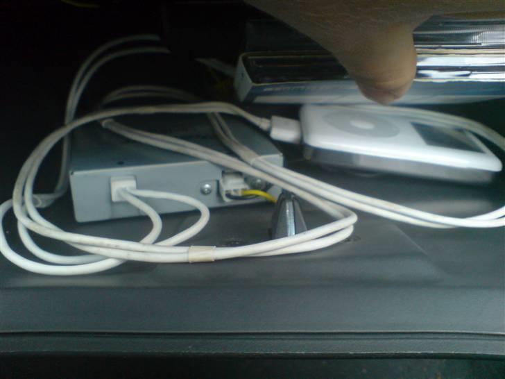 Daewoo Lanos - SOLGT - Pioneer CD-IB100 iPod adaptor + 20 GB iPod billede 4