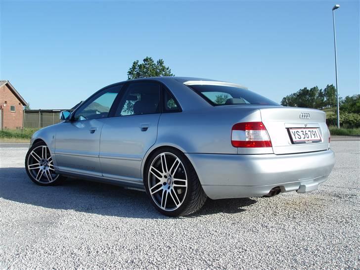 Audi A4 1,8 20V T. SOLGT billede 9